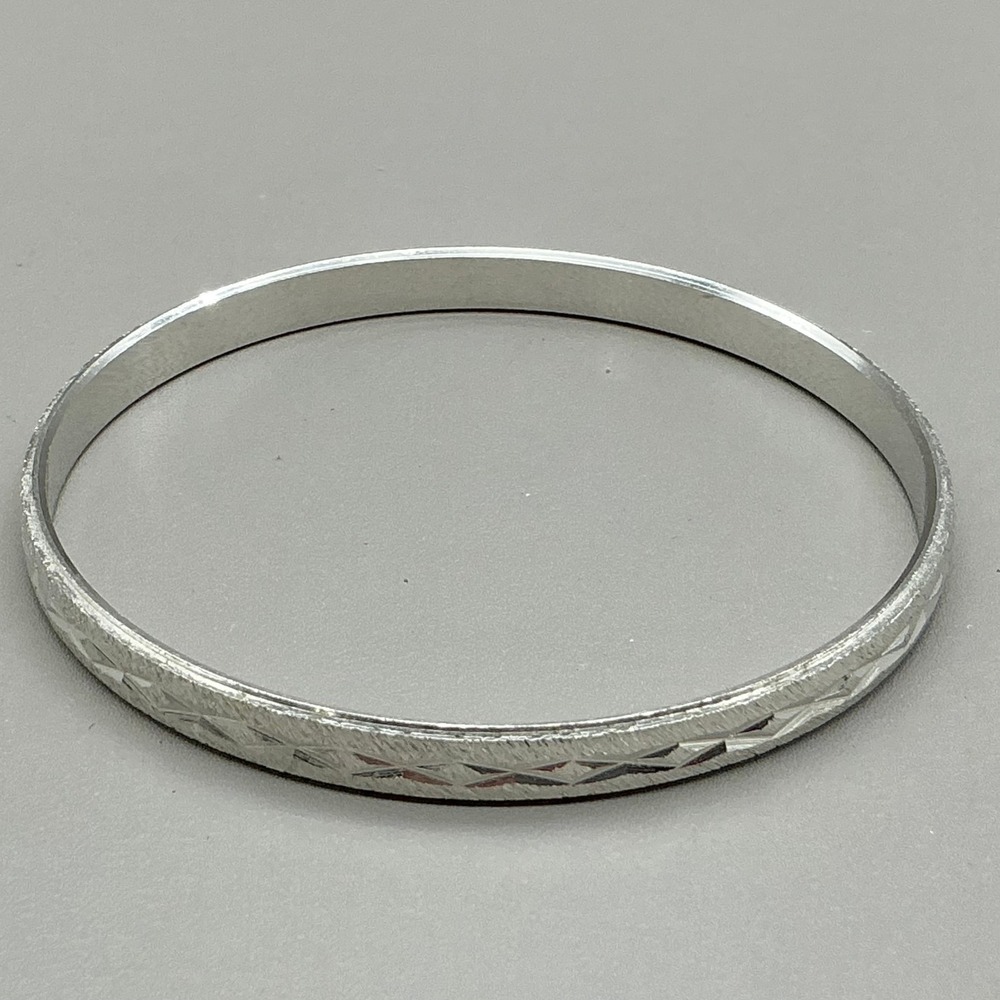 Trifari Bracelet Vintage Crown Silver Tone Diamond Cut Etched Bangle Size M
